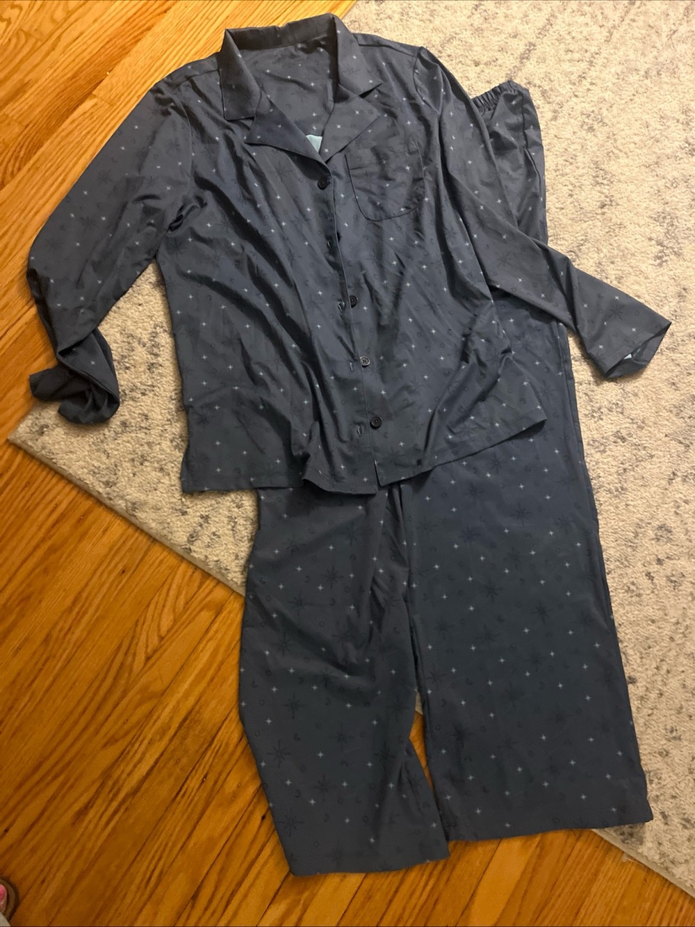 Cooling Pajamagram Women's Set Size Medium Celestial Print.